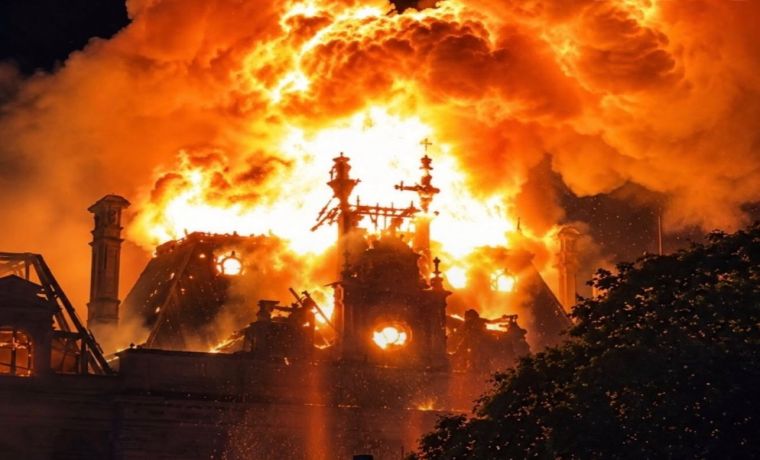 Câmara Municipal de Limoges, em França é destruída por atos de vandalismo